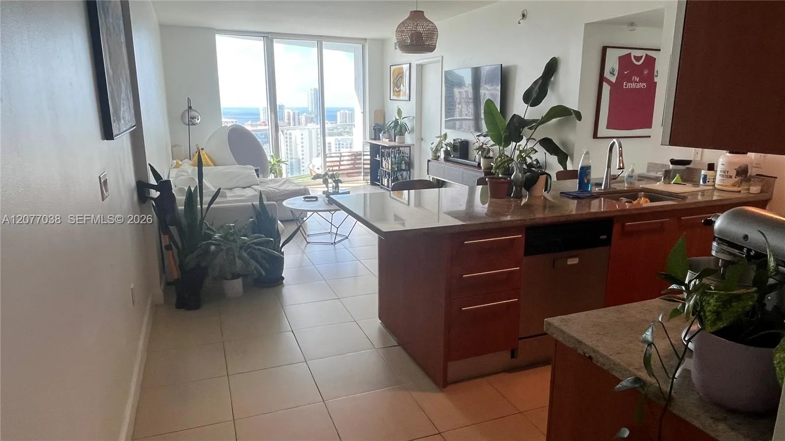 185 SW 7th St # 3702, Miami, FL 33130 photo 2