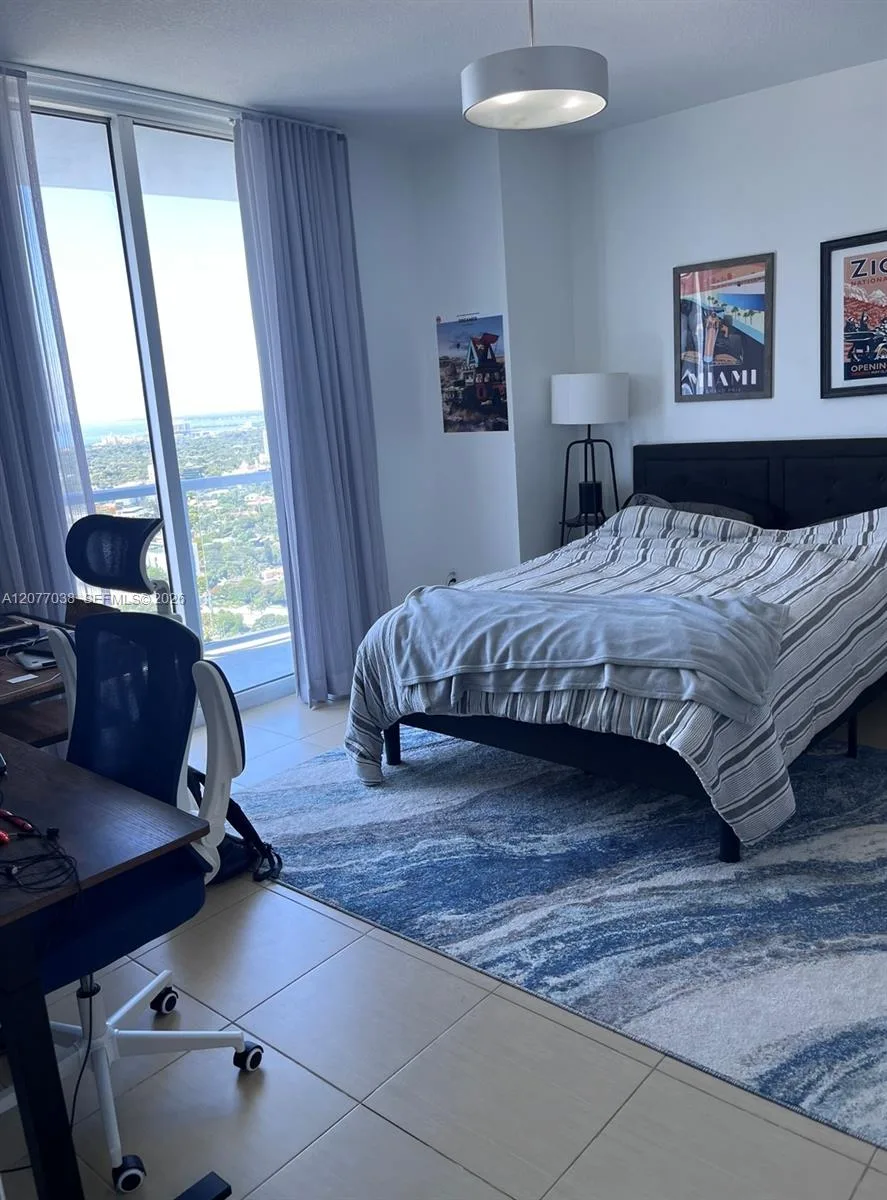 185 SW 7th St # 3702, Miami, FL 33130 photo 5