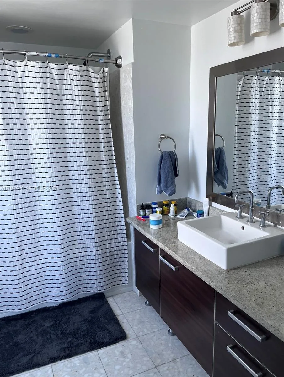 185 SW 7th St # 3702, Miami, FL 33130 photo 6