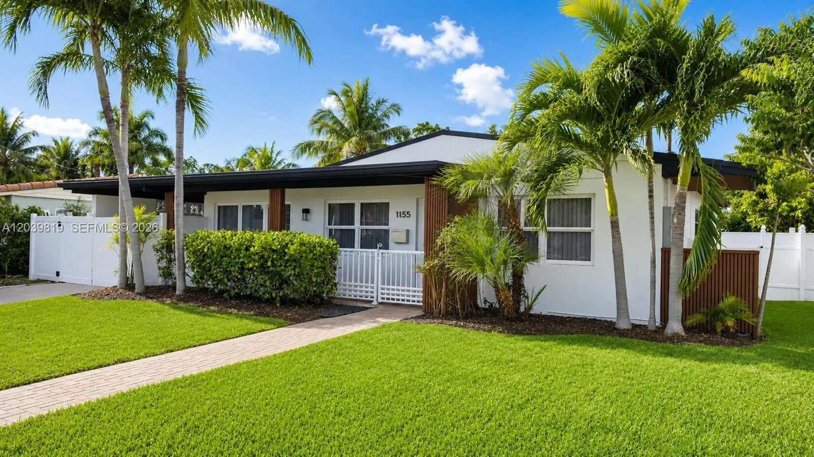 1155 Hayes St, Hollywood, FL 33019