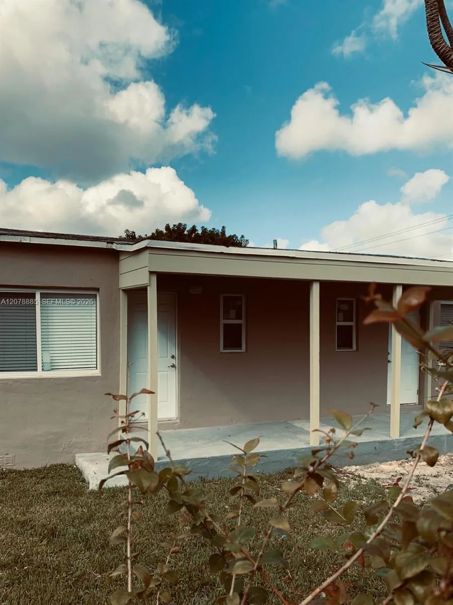 2129 NW 75th St, Miami, FL 33147 photo 4