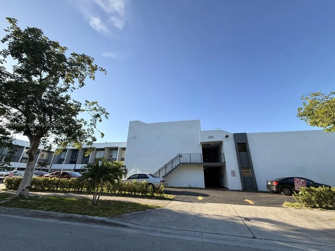 1305 W 46th St # 108, Hialeah, FL 33012