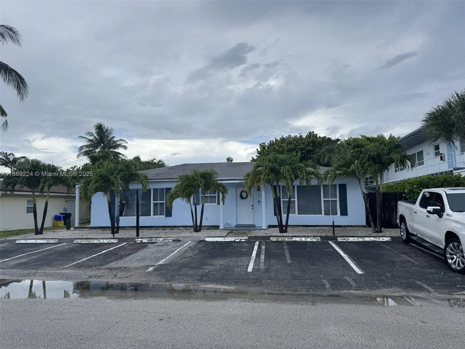 121 Linda Ln, Palm Beach Shores, FL 33404 photo 2