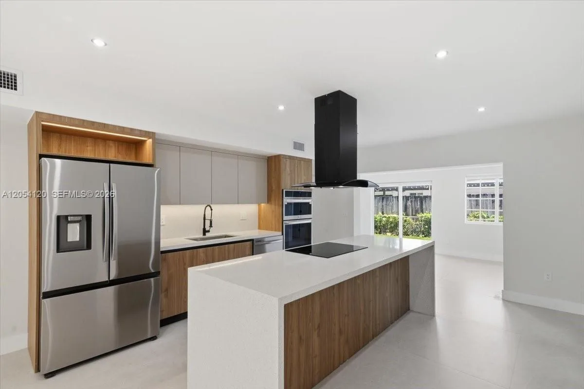 323 NW 104th Ter, Miami, FL 33150