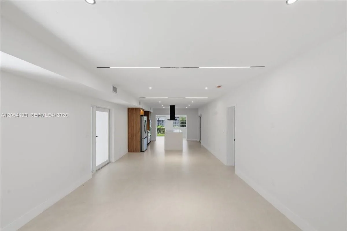 323 NW 104th Ter, Miami, FL 33150 photo 12