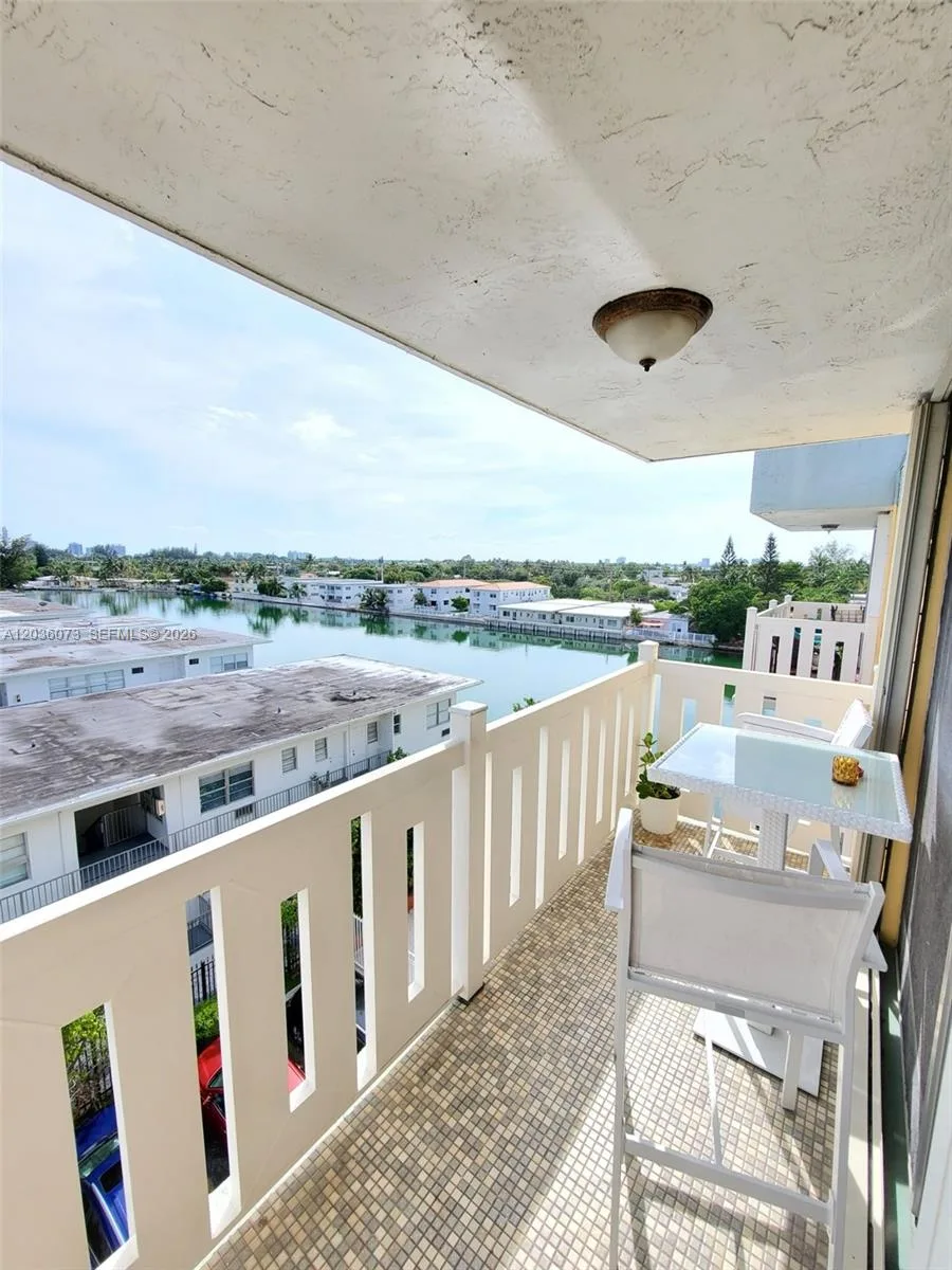 7900 Tatum Waterway Dr # 502, Miami Beach, FL 33141 photo 3