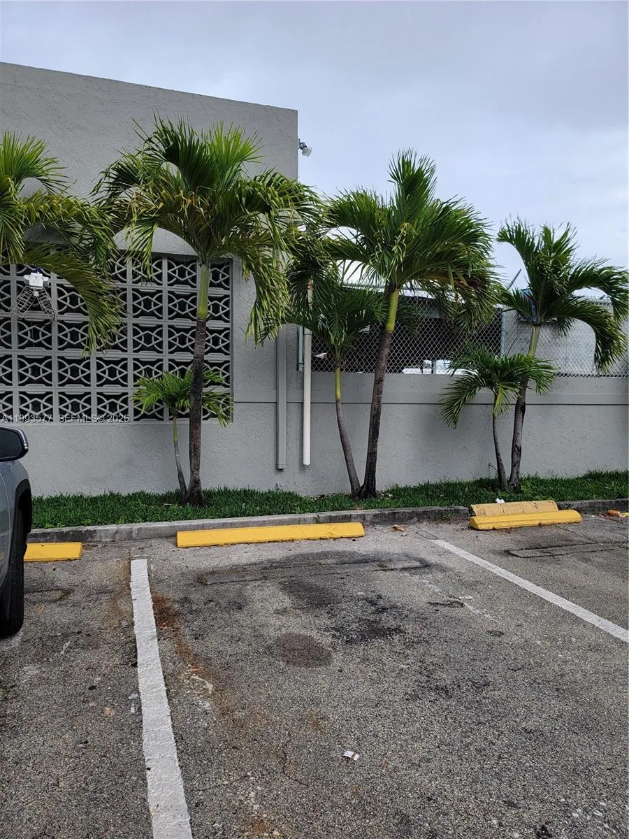 834 NW 10th Terr, Fort Lauderdale, FL 33311 photo 5