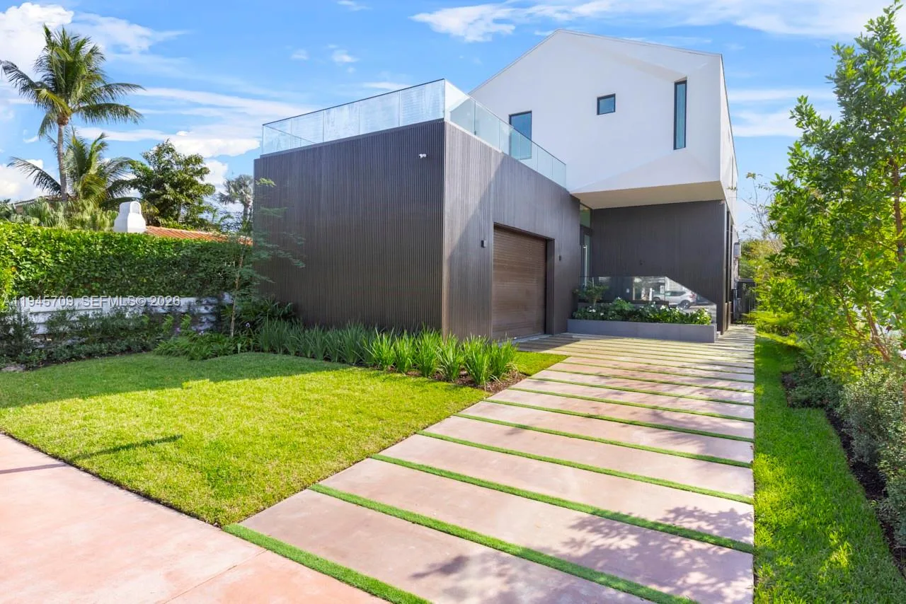 536 W 51st St, Miami Beach, FL 33140 photo 2