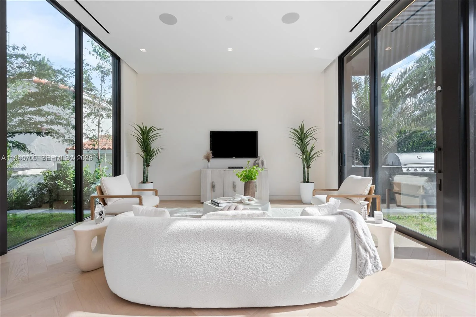 536 W 51st St, Miami Beach, FL 33140 photo 4