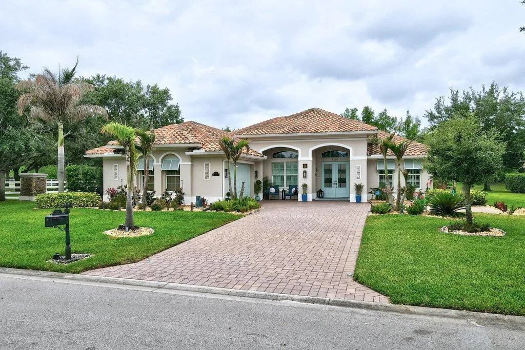 8260 Meredith Place, Vero Beach, FL 32968 photo 2