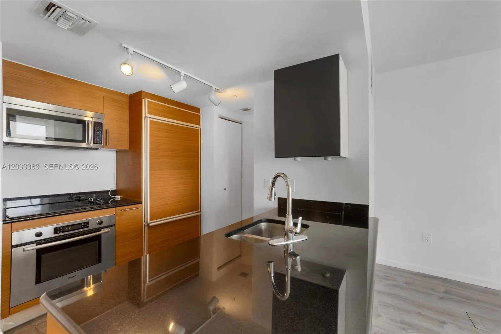 50 Biscayne Blvd # 4307, Miami, FL 33132 photo 3