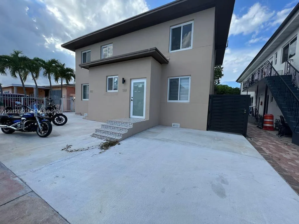 943 79th Ter # 202, Miami Beach, FL 33141