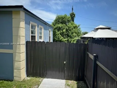 863 NW 139th St # #, Miami, FL 33168 photo 2