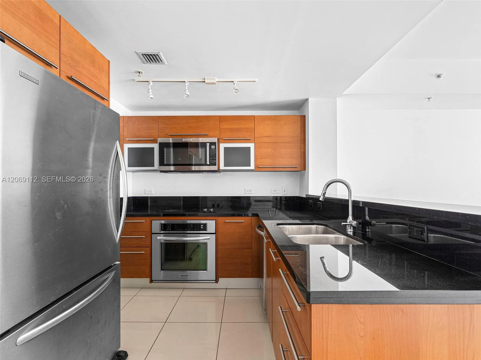 244 Biscayne Blvd # 2109, Miami, FL 33132 photo 11