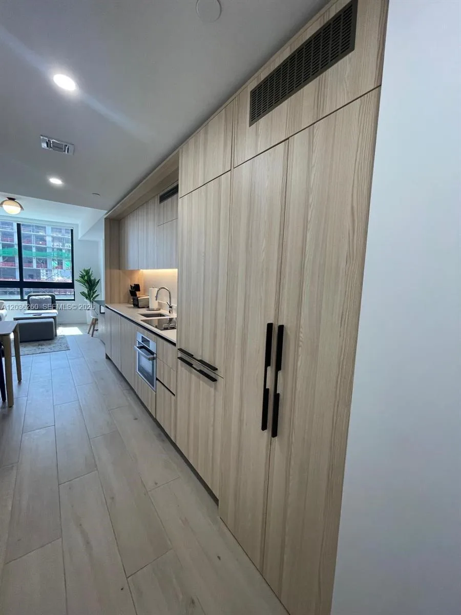 225 N Miami Ave # 805, Miami, FL 33128