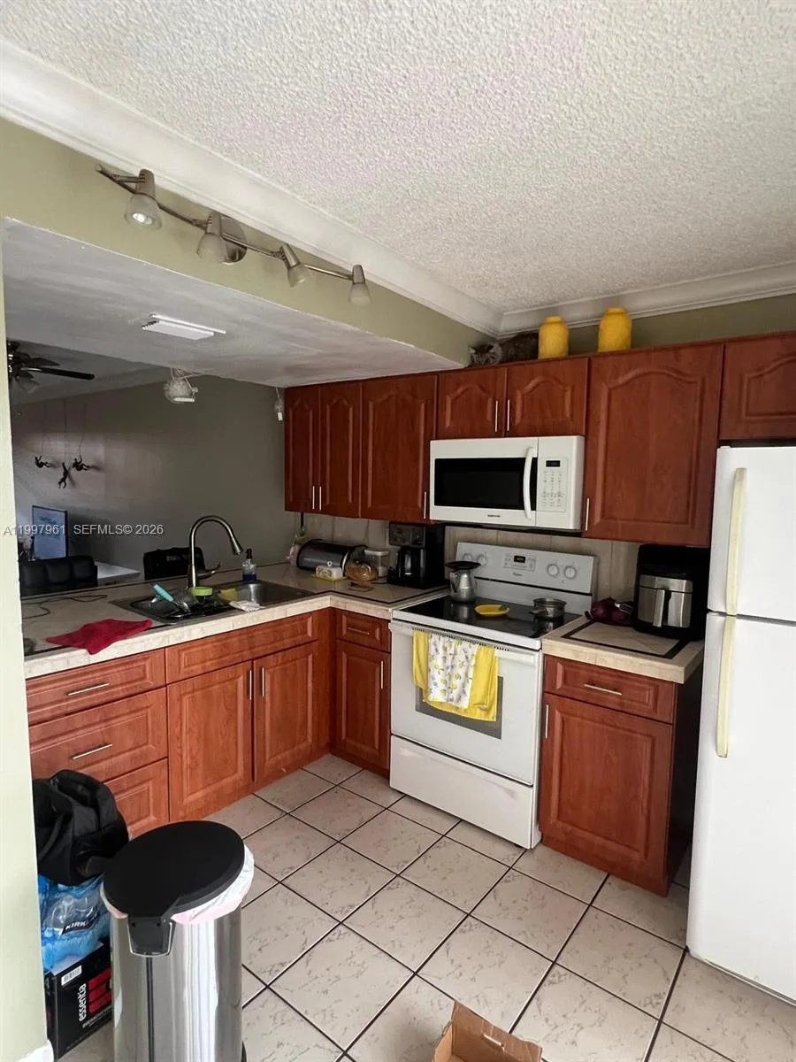 1298 W 51st Pl # D-29, Hialeah, FL 33012 photo 10