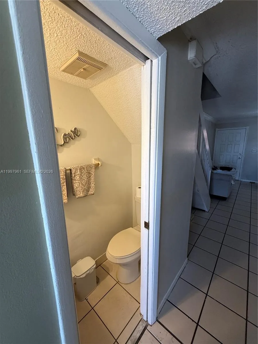 1298 W 51st Pl # D-29, Hialeah, FL 33012 photo 9