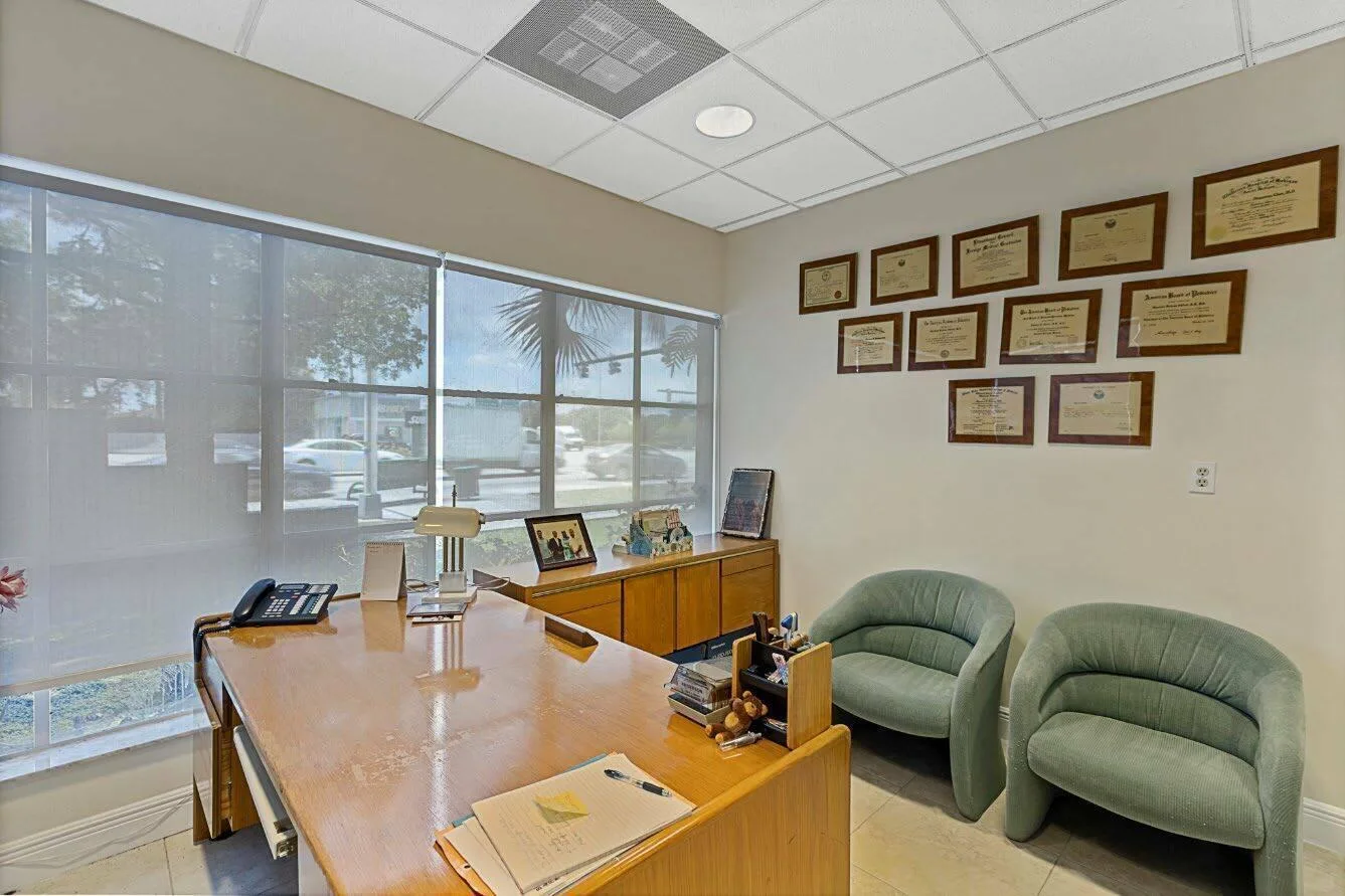100 E COMMERCIAL Boulevard, Oakland Park, FL 33334