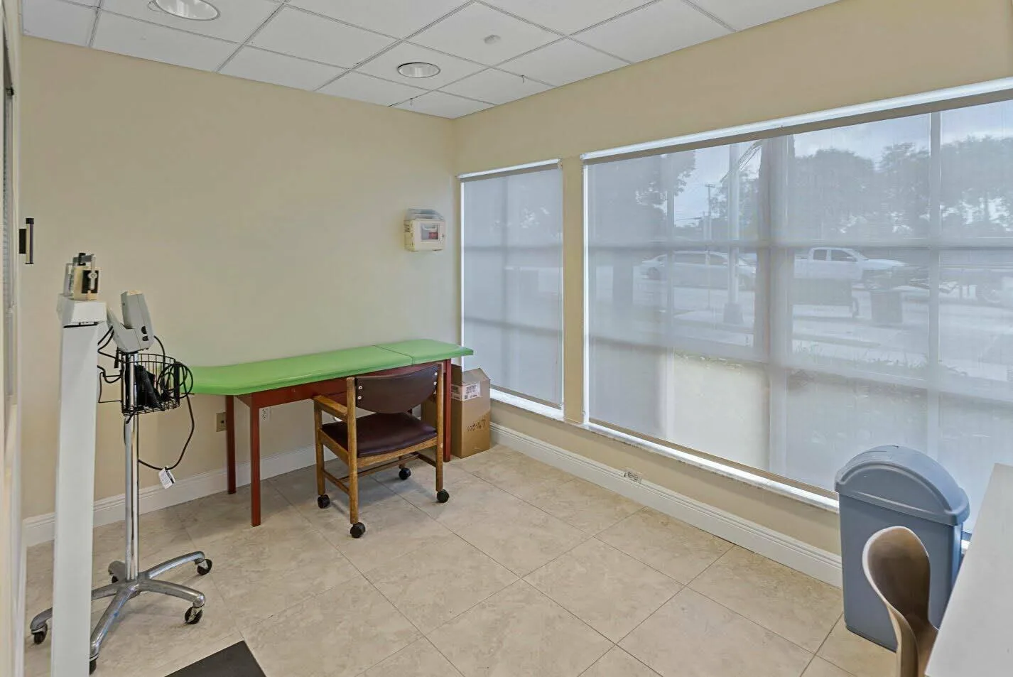 100 E COMMERCIAL Boulevard, Oakland Park, FL 33334 photo 4