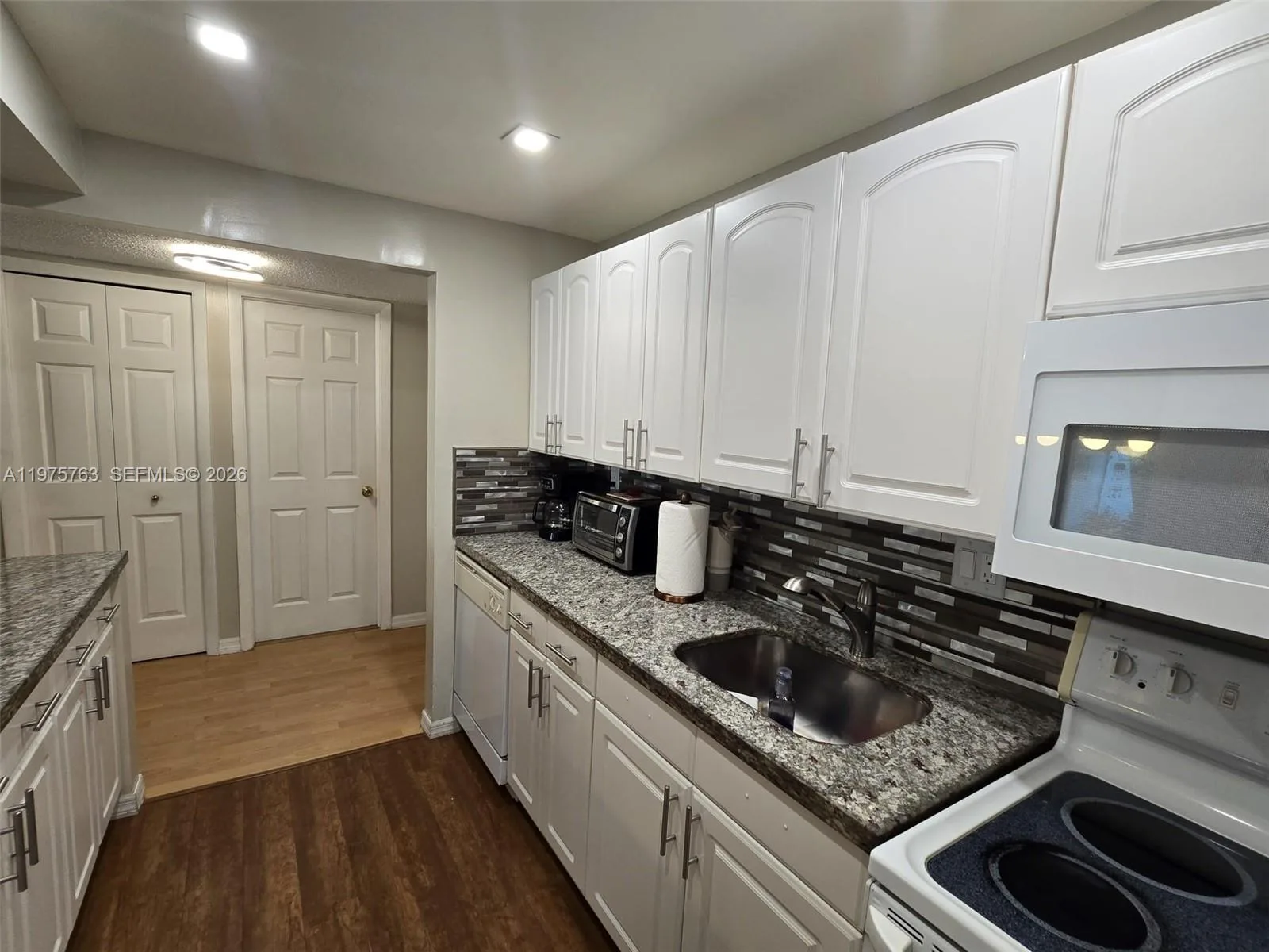 140 Lakeview Dr # 111, Weston, FL 33326 photo 10