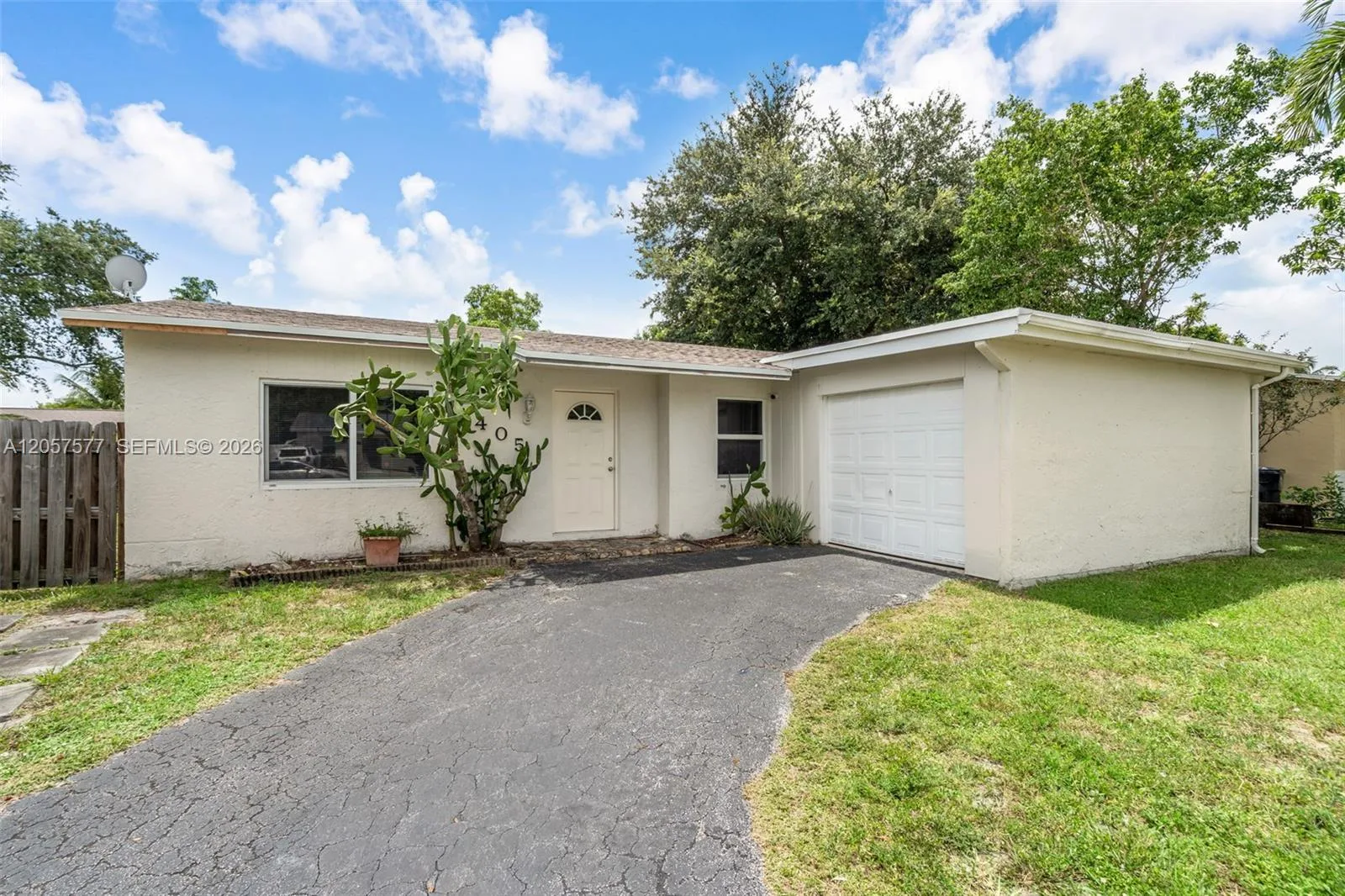405 SW 77th Ave, North Lauderdale, FL 33068