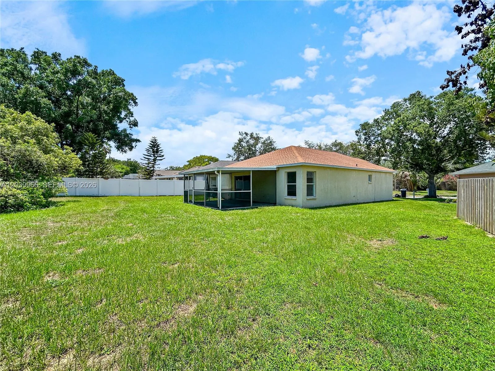 239 CHARDONNAY PL, Tampa, FL 33594 photo 2