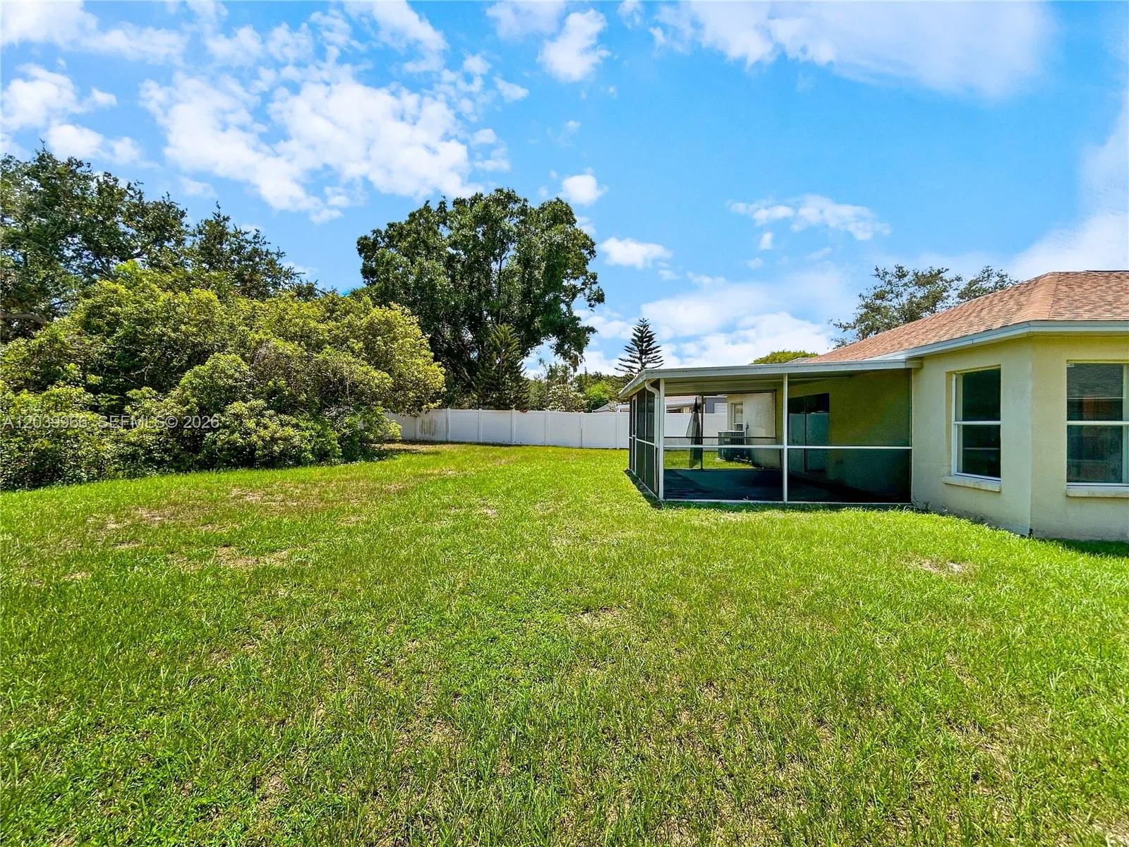 239 CHARDONNAY PL, Tampa, FL 33594 photo 3