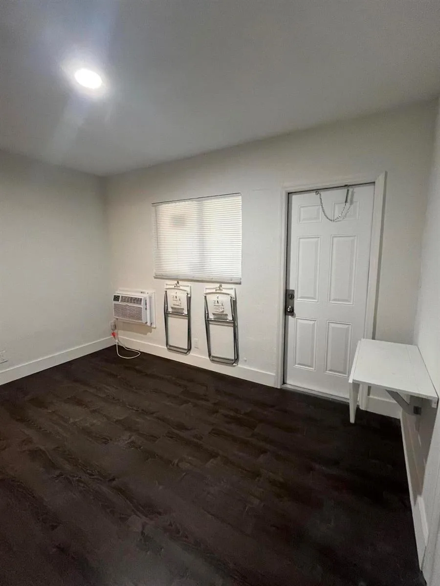 2300 NW 6th Street # 4, Fort Lauderdale, FL 33311