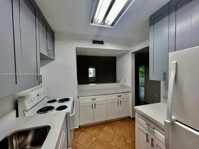 10755 SW 108th Ave # 302, Miami, FL 33176 photo 2