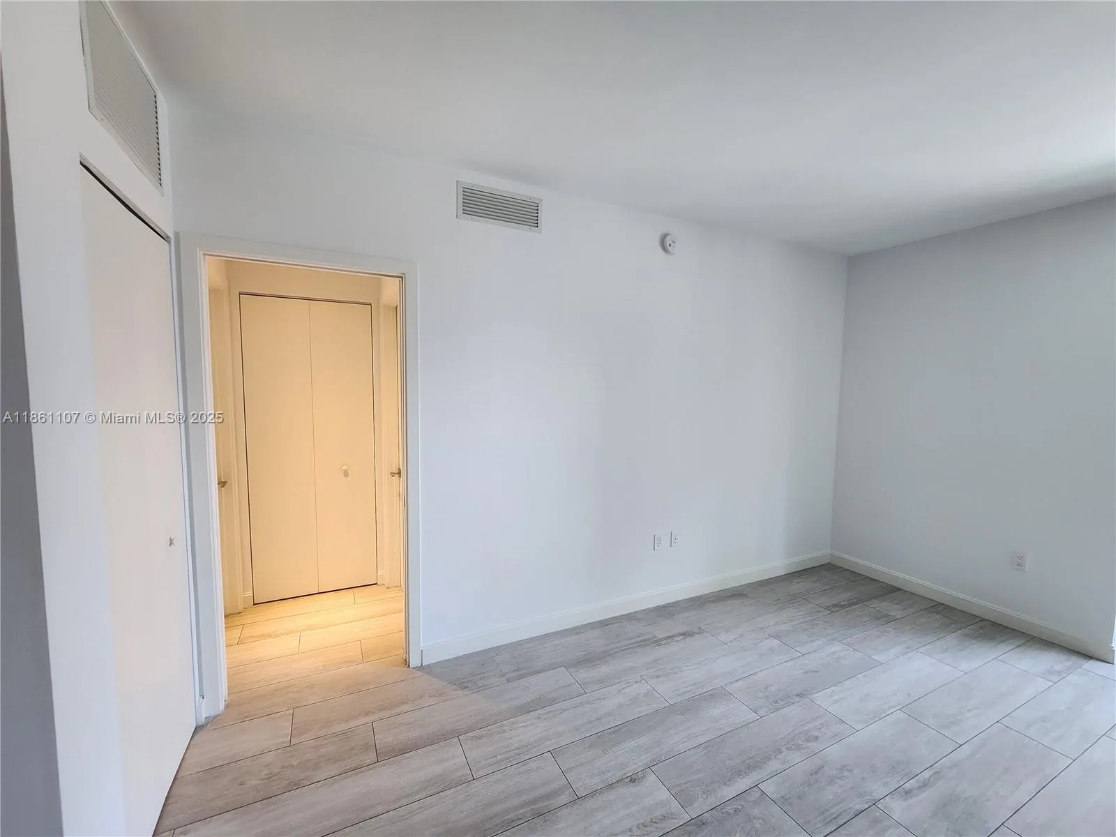 55 SW 9th St # 1402, Miami, FL 33130 photo 10