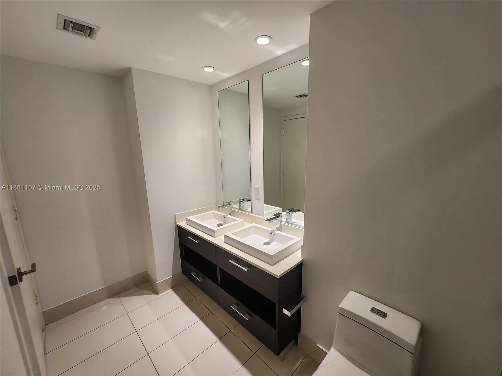 55 SW 9th St # 1402, Miami, FL 33130 photo 12