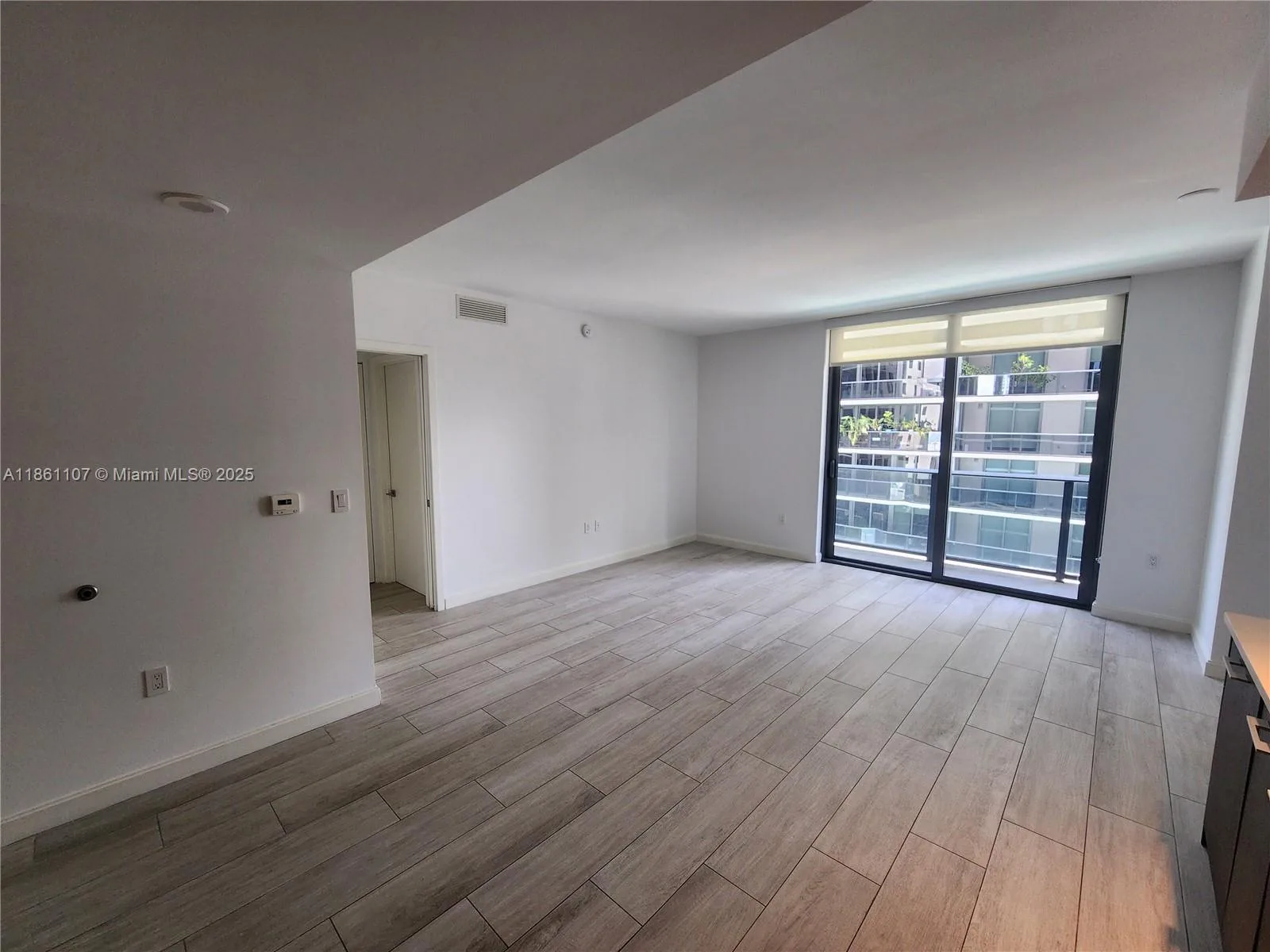 55 SW 9th St # 1402, Miami, FL 33130 photo 4