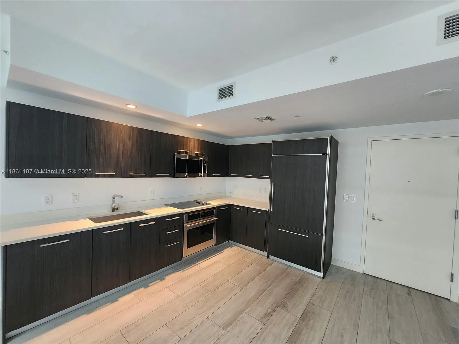55 SW 9th St # 1402, Miami, FL 33130 photo 6