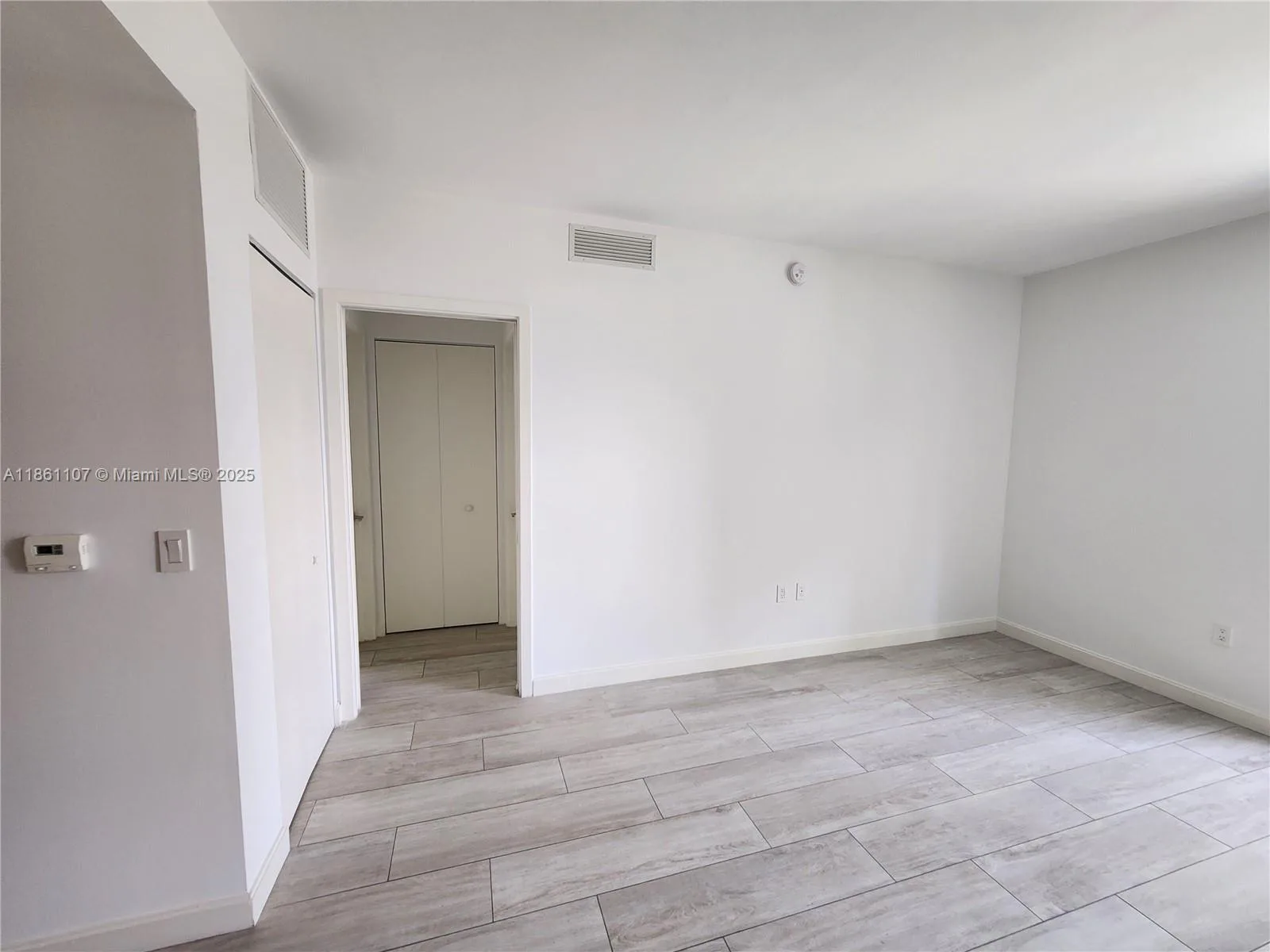 55 SW 9th St # 1402, Miami, FL 33130 photo 7