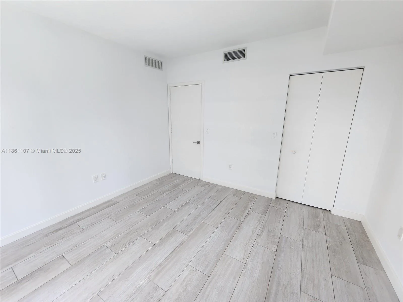 55 SW 9th St # 1402, Miami, FL 33130 photo 9