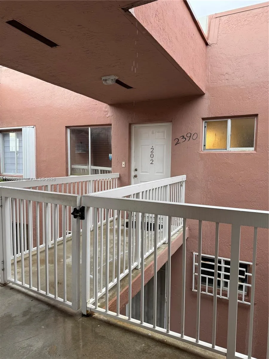 2390 W 74th St # 202, Hialeah, FL 33016