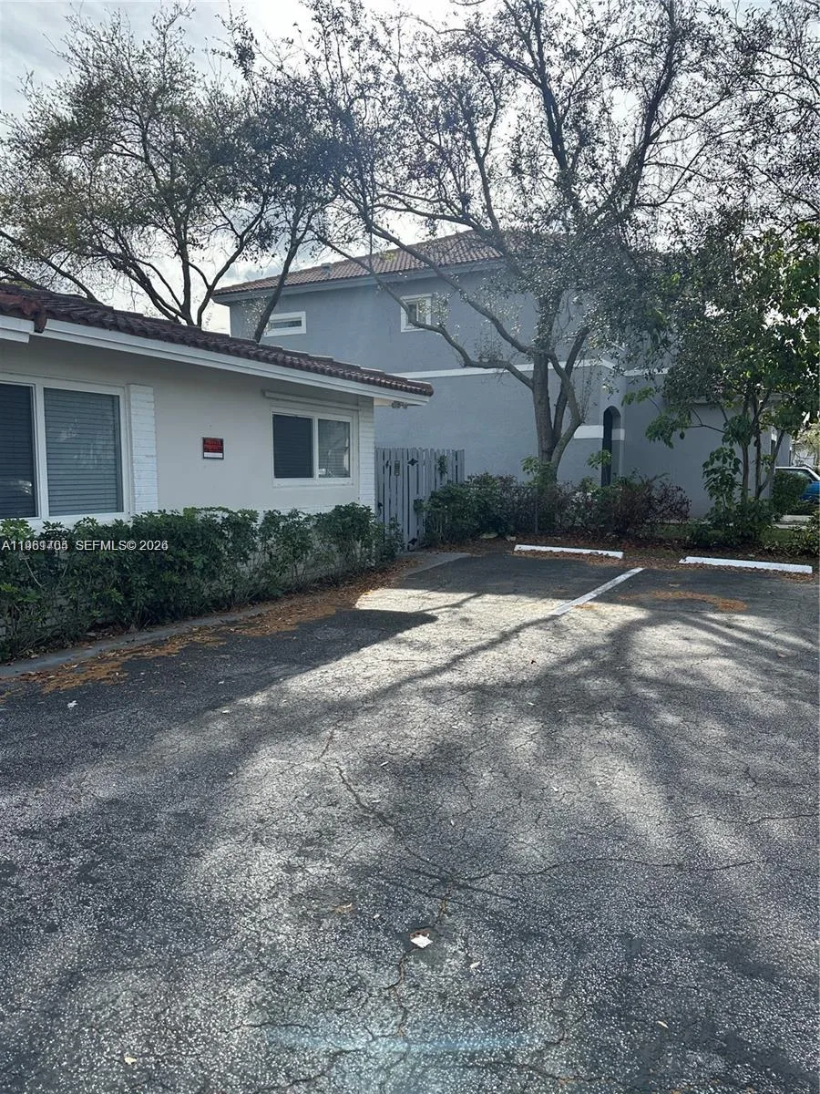 8704 NW 38th Dr, Coral Springs, FL 33065 photo 3