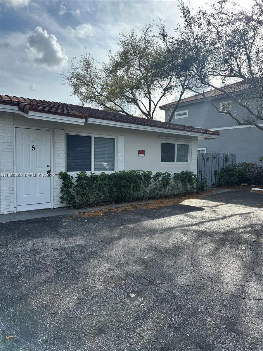 8704 NW 38th Dr, Coral Springs, FL 33065 photo 5