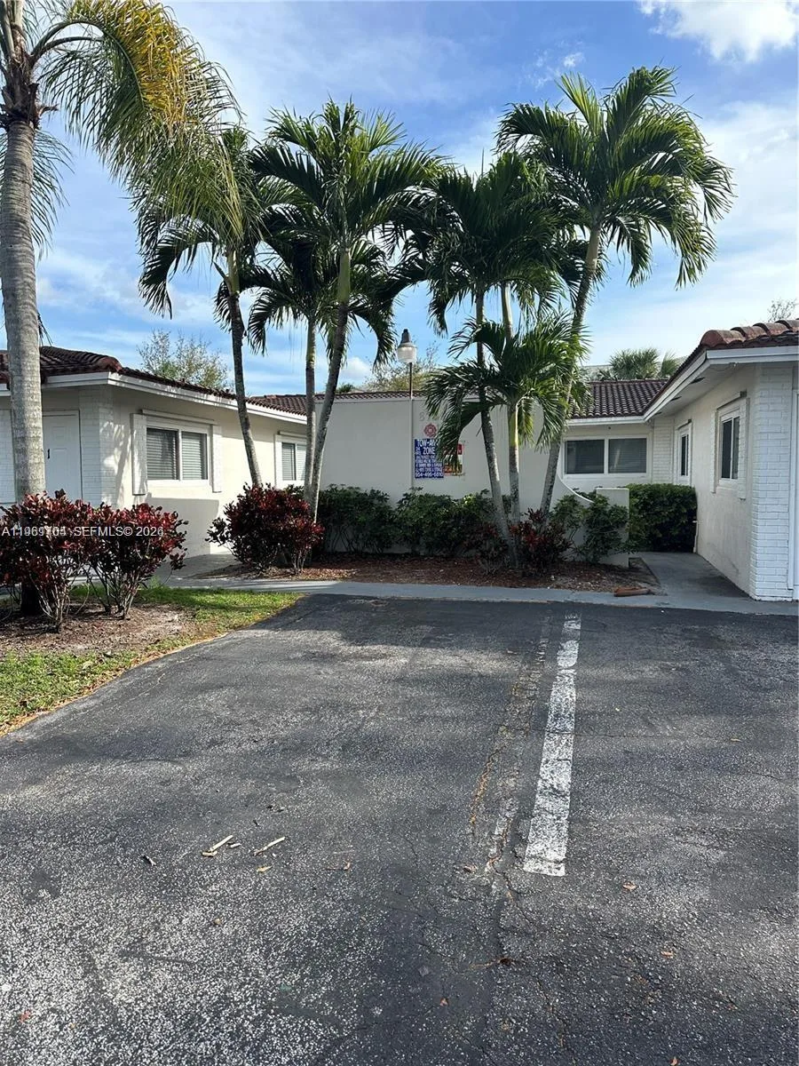 8704 NW 38th Dr, Coral Springs, FL 33065 photo 6