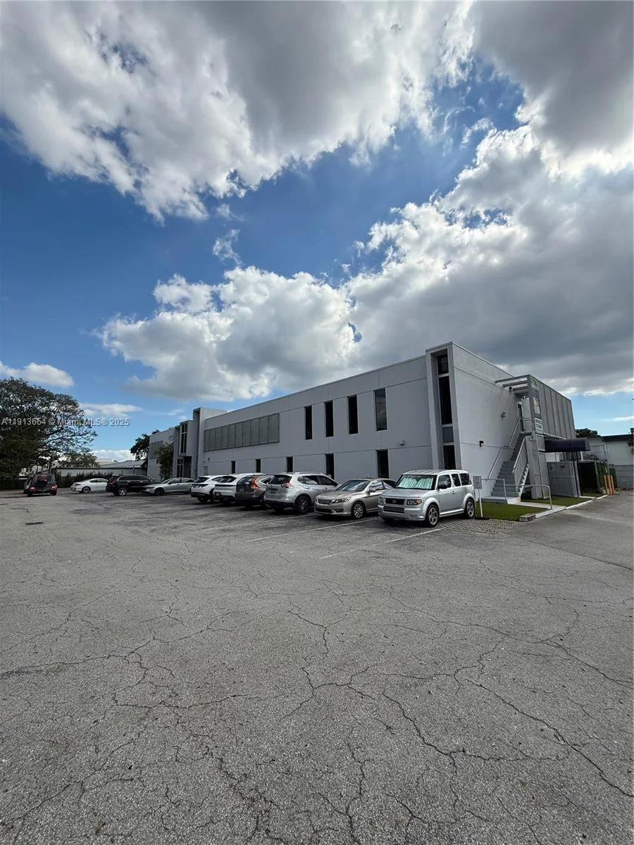 9450 SW 72nd St, Miami, FL 33173