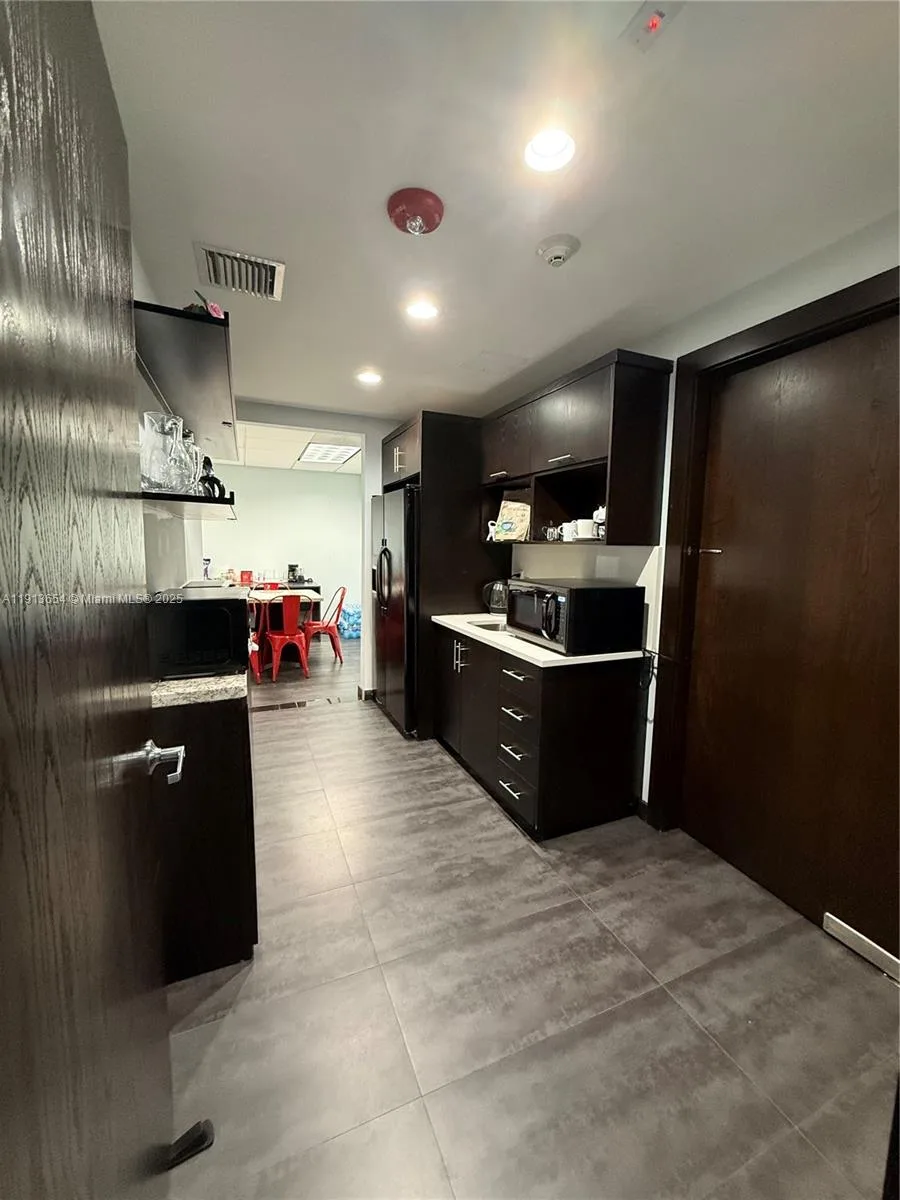 9450 SW 72nd St, Miami, FL 33173 photo 6