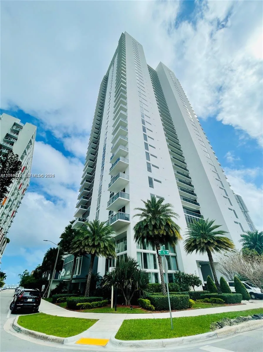 600 NE 27th St # 802, Miami, FL 33137