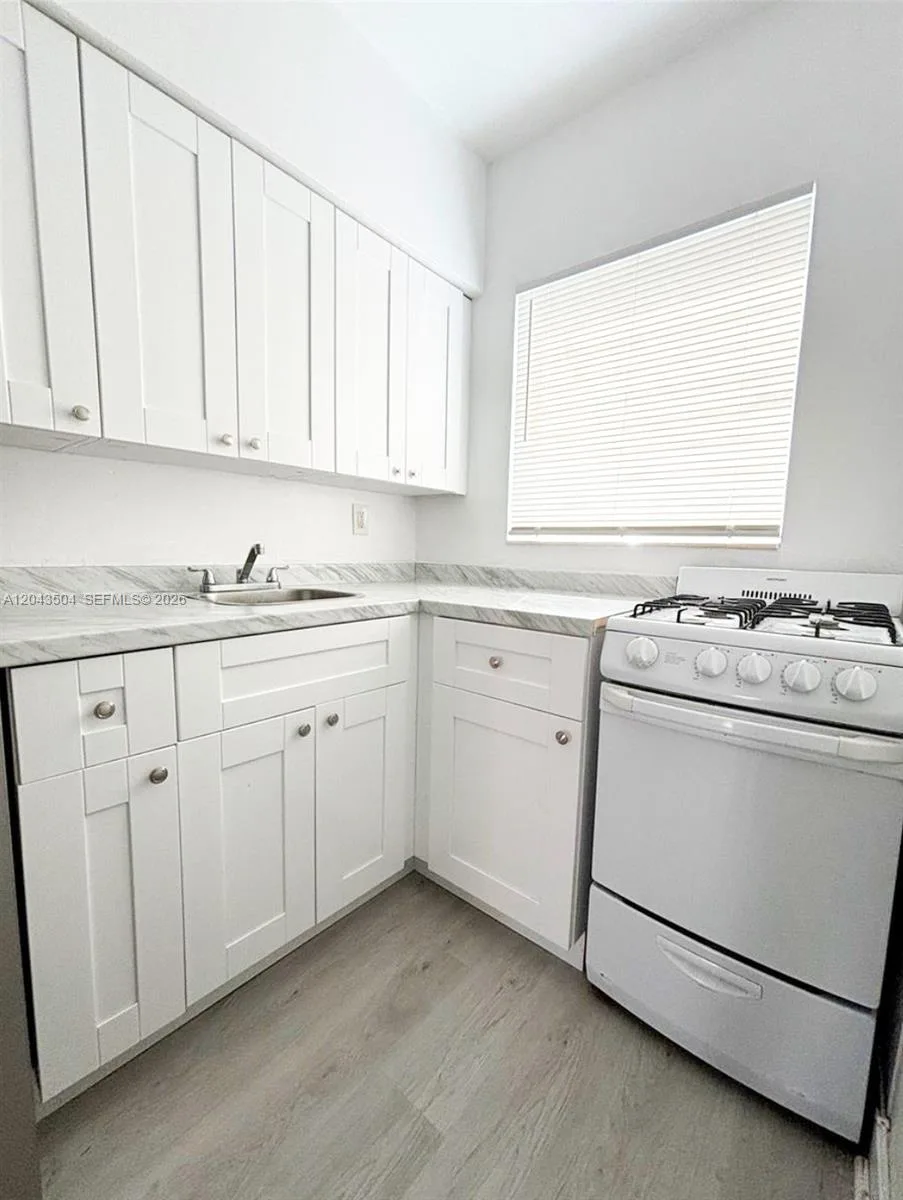 7717 Byron Ave, Miami Beach, FL 33141 photo 10