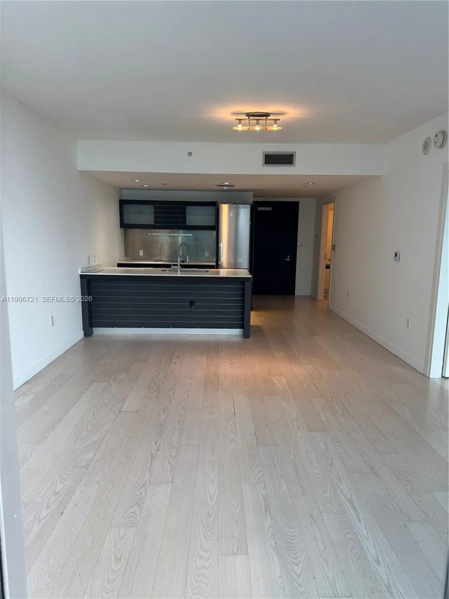 200 Biscayne Boulevard Way # 3709, Miami, FL 33131