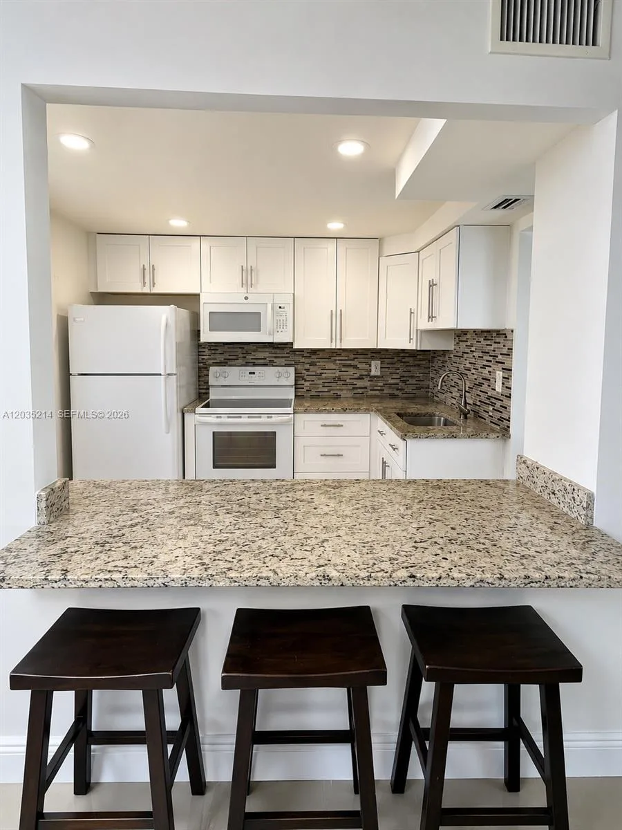 2999 Point East Dr # C301, Aventura, FL 33160 — zdjęcie 3
