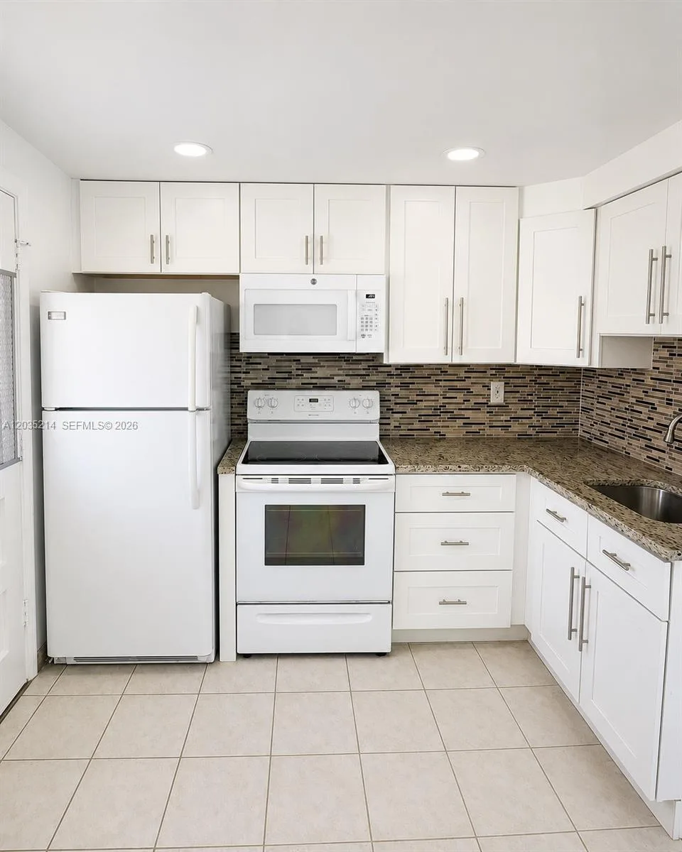 2999 Point East Dr # C301, Aventura, FL 33160 — zdjęcie 4