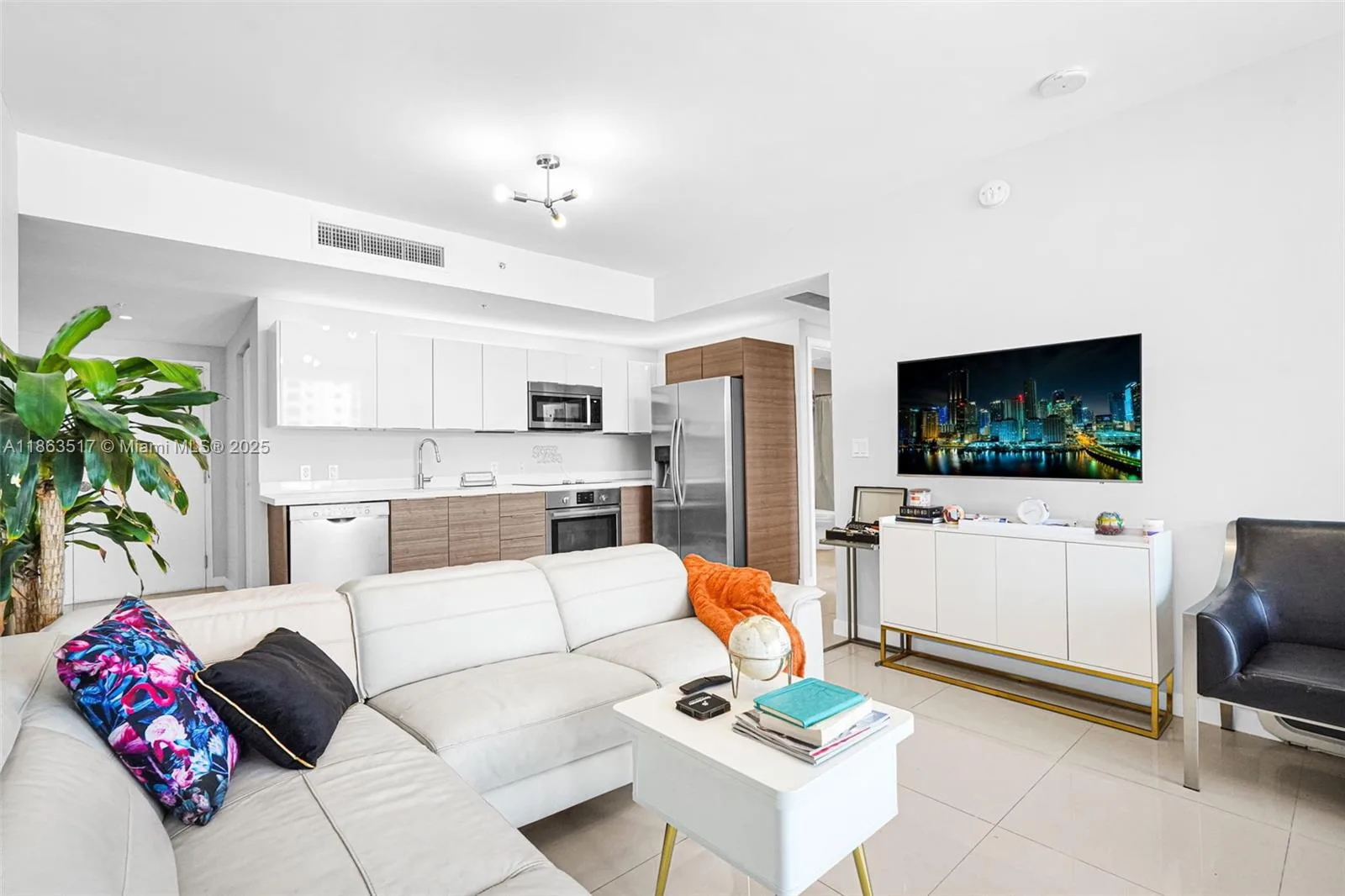 1010 SW 2nd Ave # 1010, Miami, FL 33130 photo 12