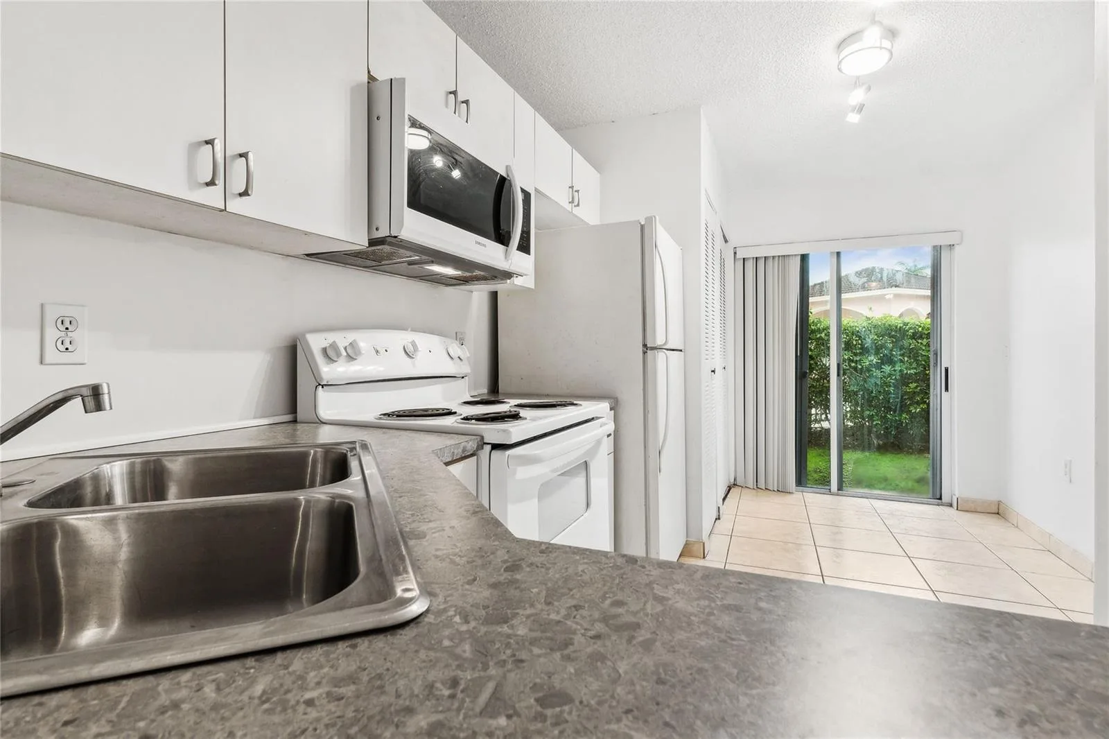 2173 NW 78th Avenue, Pembroke Pines, FL 33024 photo 4