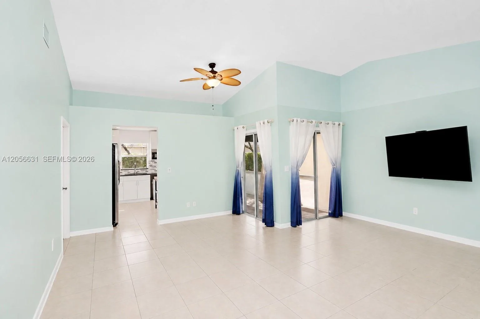 527 SE 21st Dr, Homestead, FL 33033 photo 3