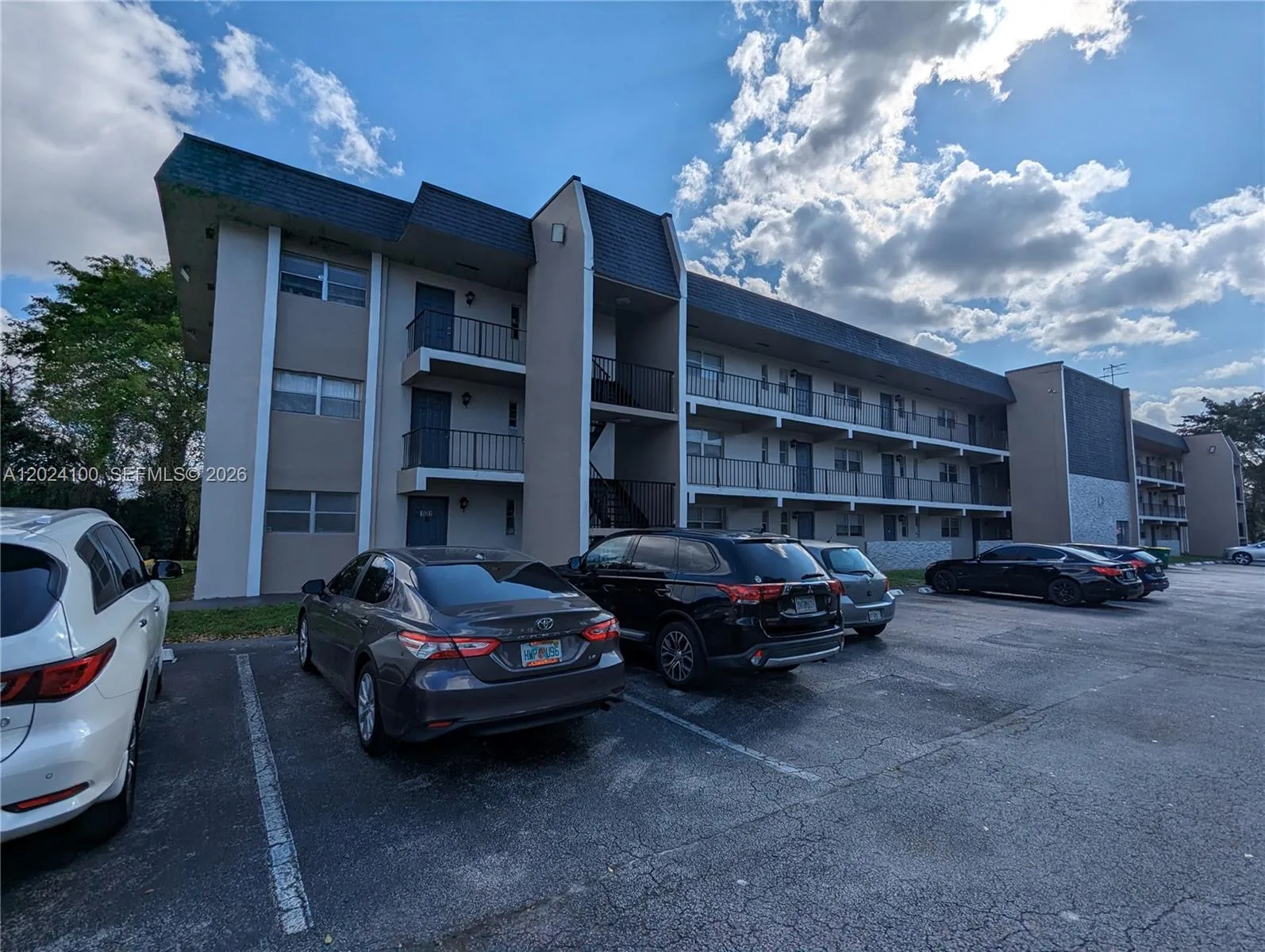 8020 Fairview Dr # 301, Tamarac, FL 33321